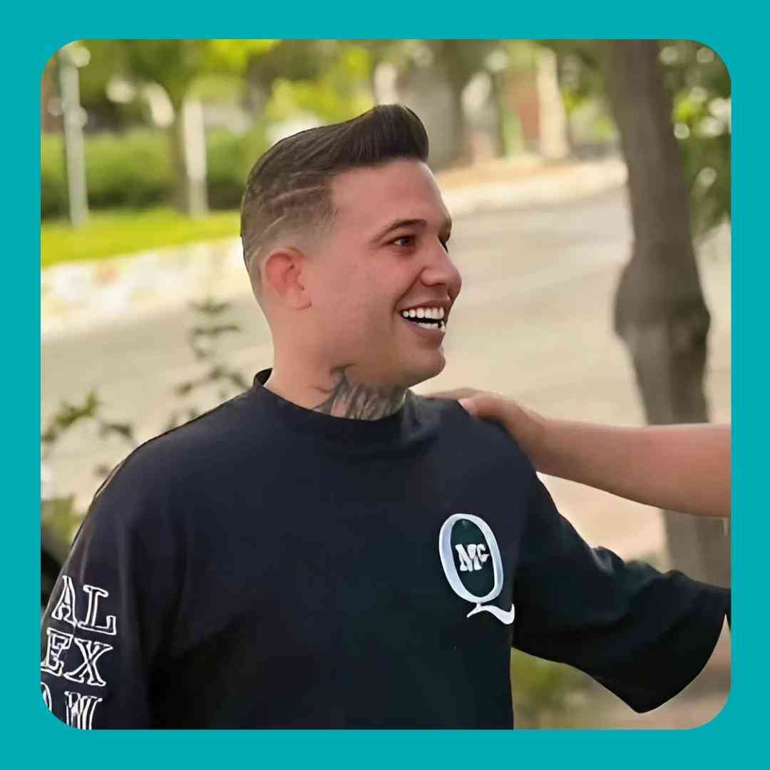 علی احمدیانی گریزانم از این همه درد و خنده پیر پیرم