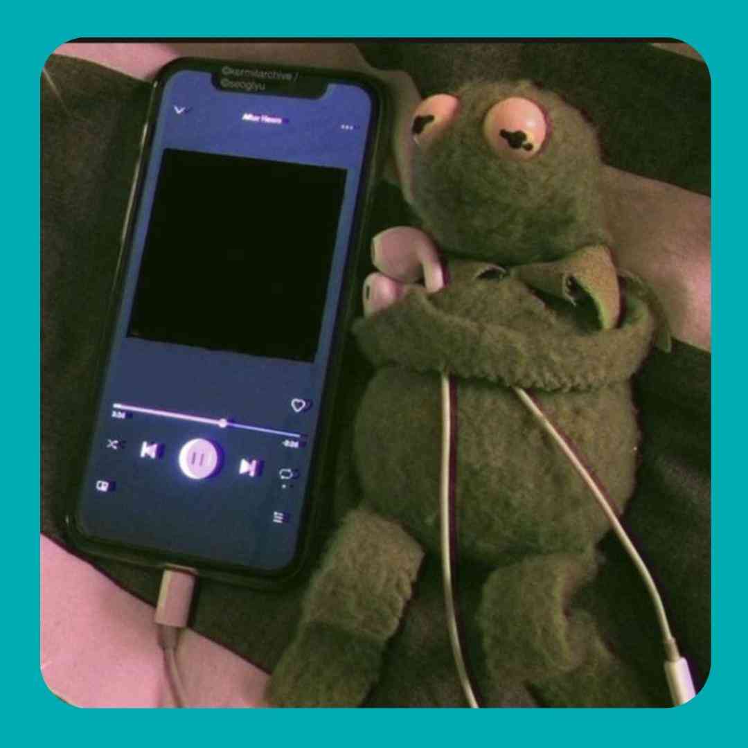 خیلی شبا نیست حال من خوب ولی مجبورم باشم قوی