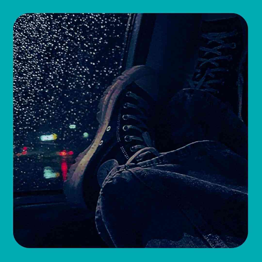 باران میبارد امشب دلم غم دارد امشب