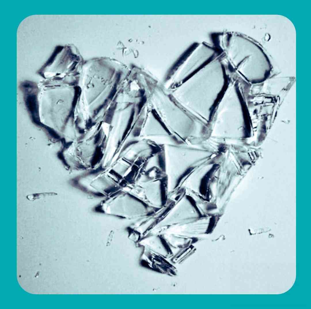 هی دلمو میشکنی رو لبام اما هنوزم اسمتو میشنوی