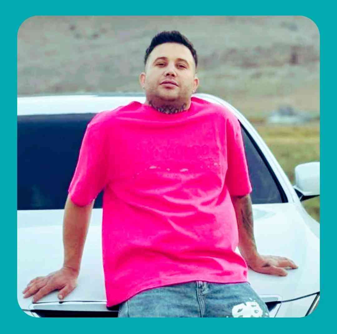 علی احمدیانی غمگینم تو شادی میخونه